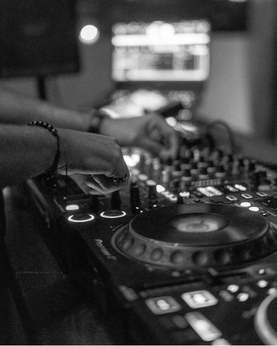 DJ residente en Confessions Cancún y Tulum