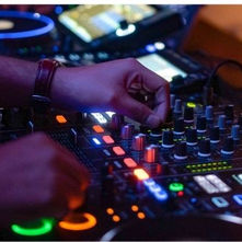 Cabina de DJ en Confessions Cancún
