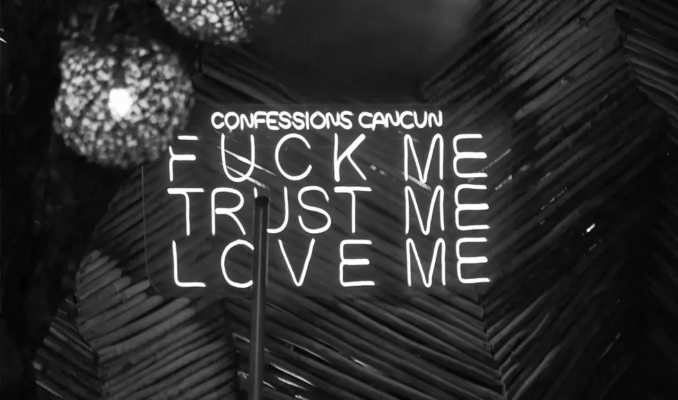 Selfie spot at Confessions Cancun